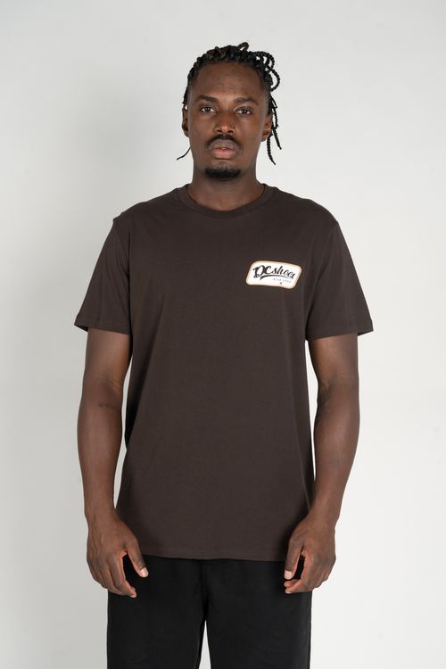Camiseta DC Shoes M/C Timely Marrom Escuro