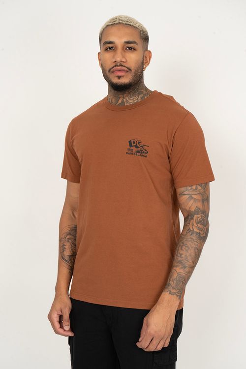 Camiseta DC Shoes M/C Dc Parts Dep Marrom