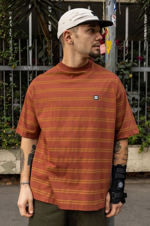 Camiseta DC Shoes M/C Slim Stripes Marrom